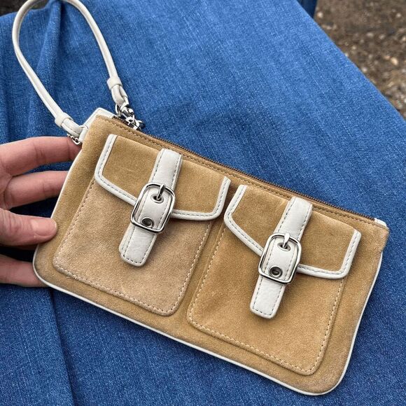 Vintage Coach Soho Buckle Suede Leather Wristlet in Tan & Cream - Picture 10 of 11